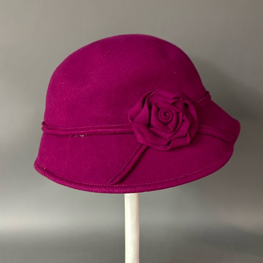 Uno Alla Volta Cloche Style Felt Hat
